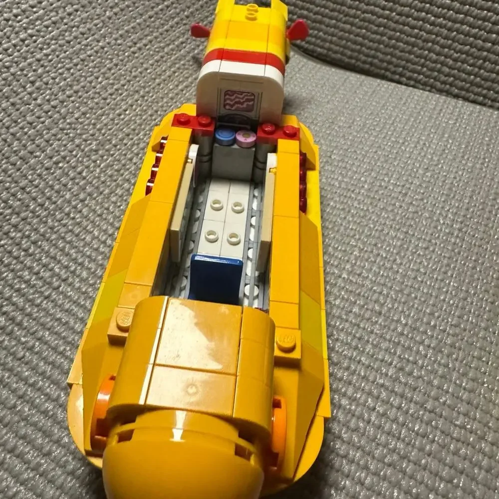 LEGO Ideas The Beatles Yellow Submarine ONLY 21306 Mostly Complete no figs